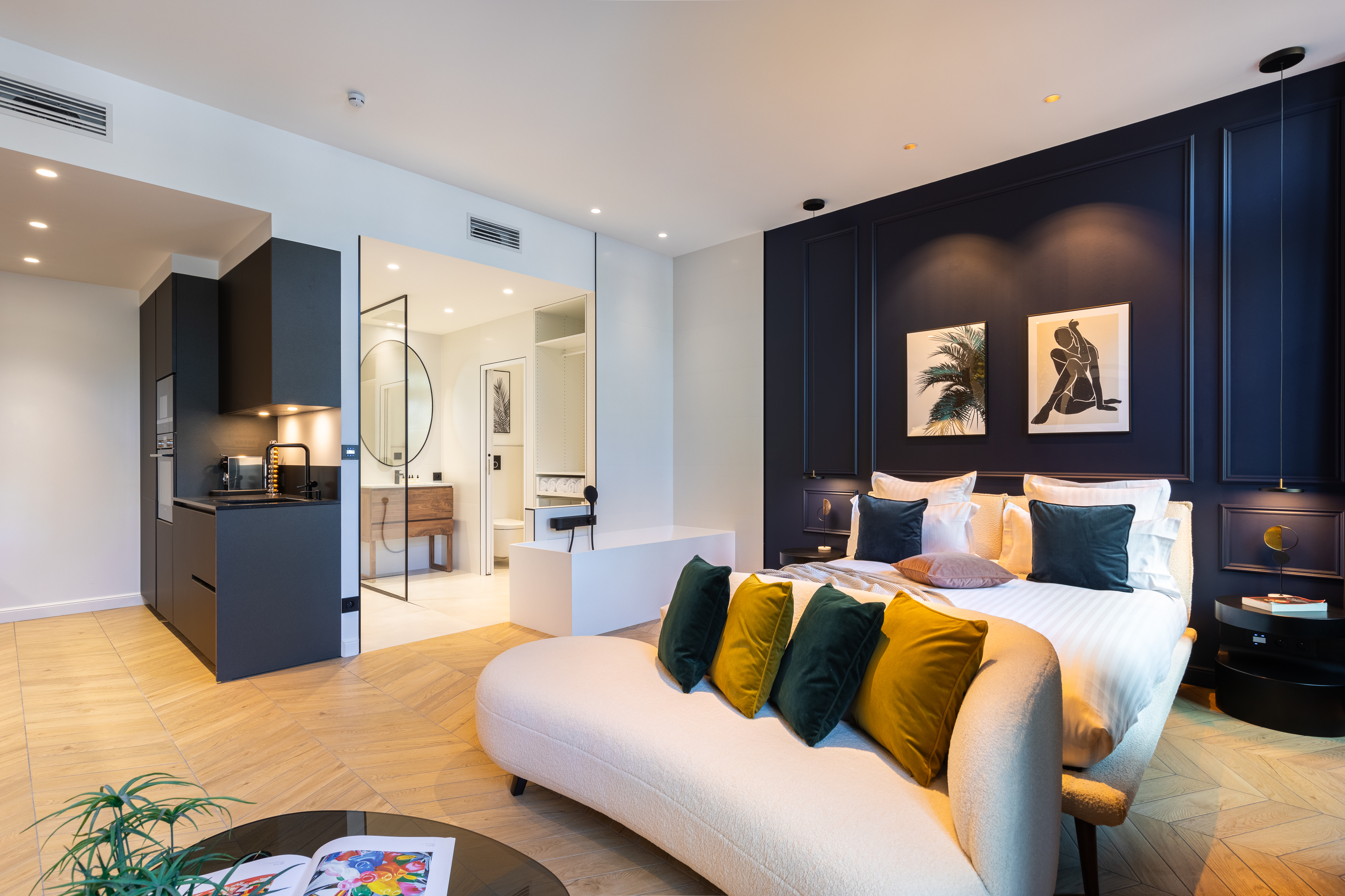 1 - Default alt attribute.