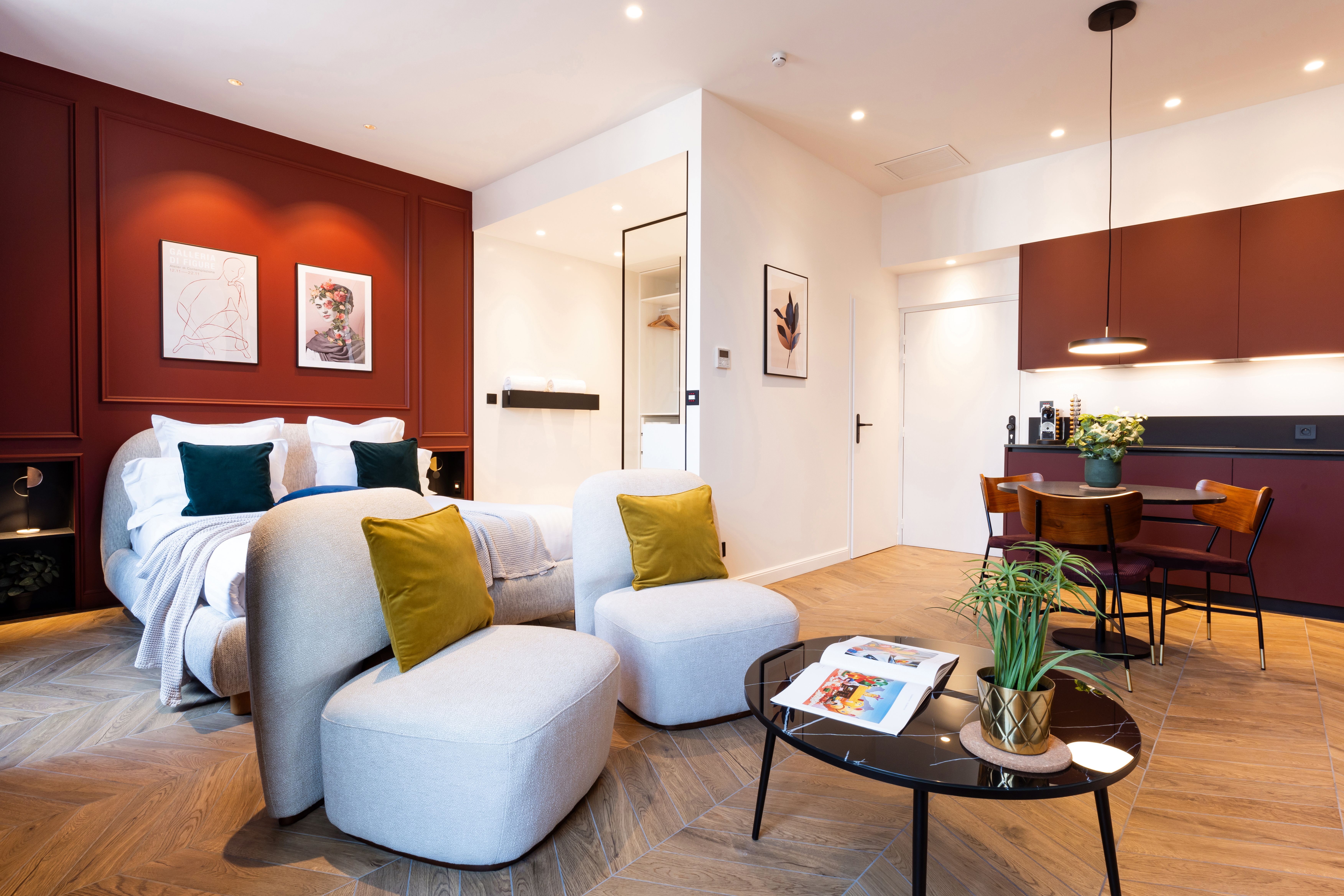 1 - Default alt attribute.